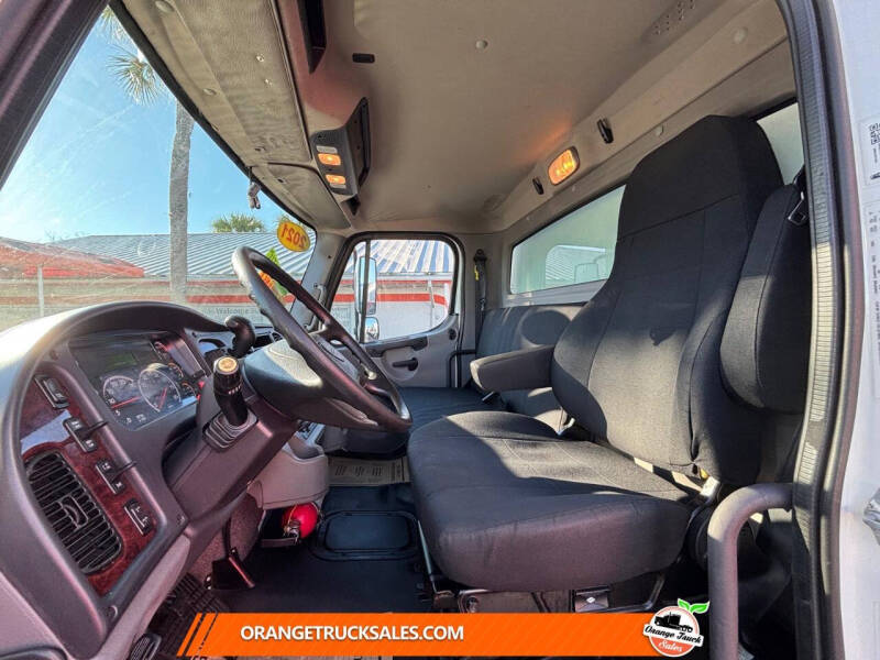 2021 Freightliner M2 106