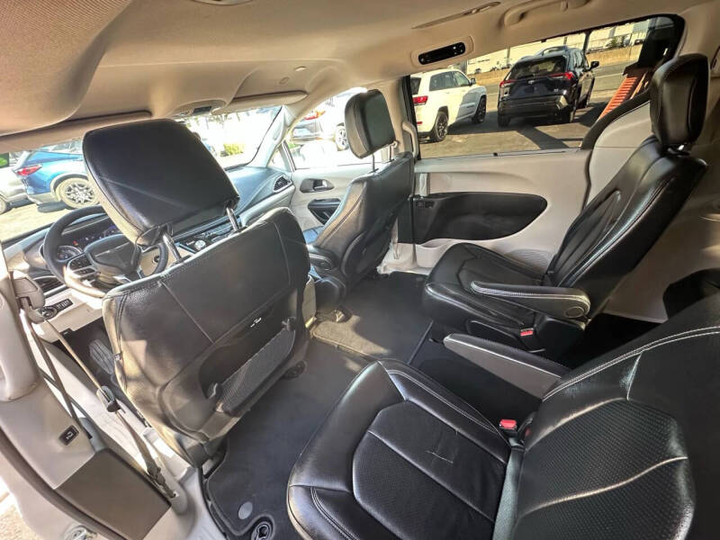 2022 Chrysler Pacifica Touring L