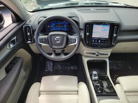 2025 Volvo XC40 B5 Plus Bright Theme