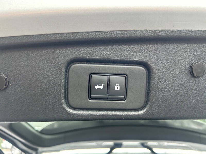 2025 Nissan Pathfinder SV - Photo 25
