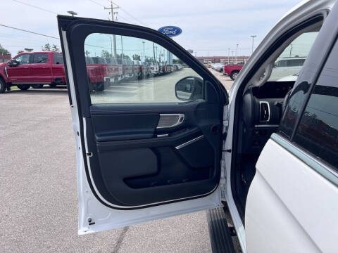 2025 Ford Expedition Platinum