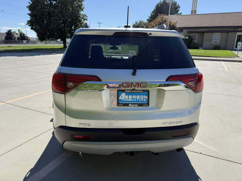 2017 GMC Acadia SLE-2