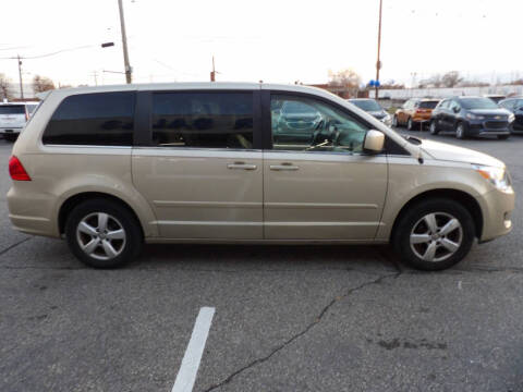 2010 Volkswagen Routan SE