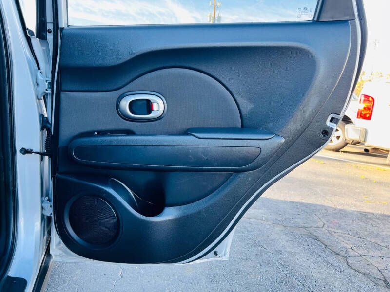 2016 Kia Soul +