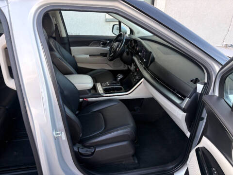 2022 Kia Carnival LX