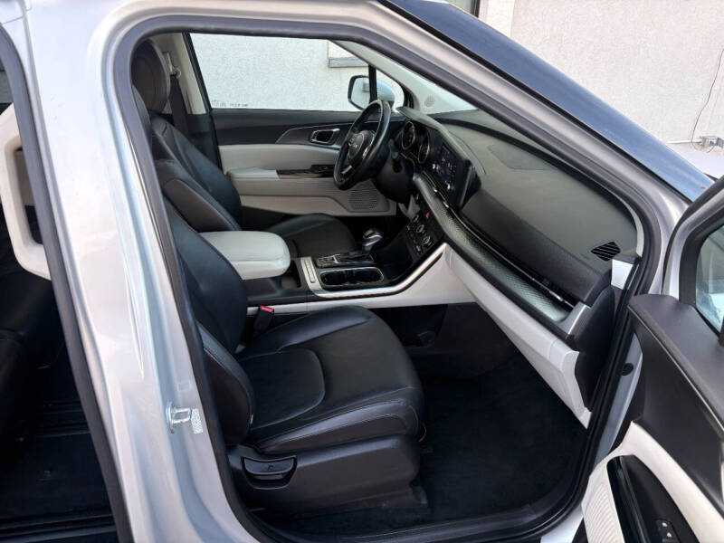 2022 Kia Carnival LX