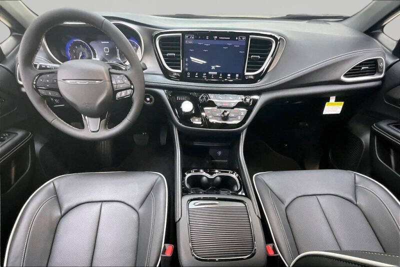 2027 Chrysler Pacifica Limited