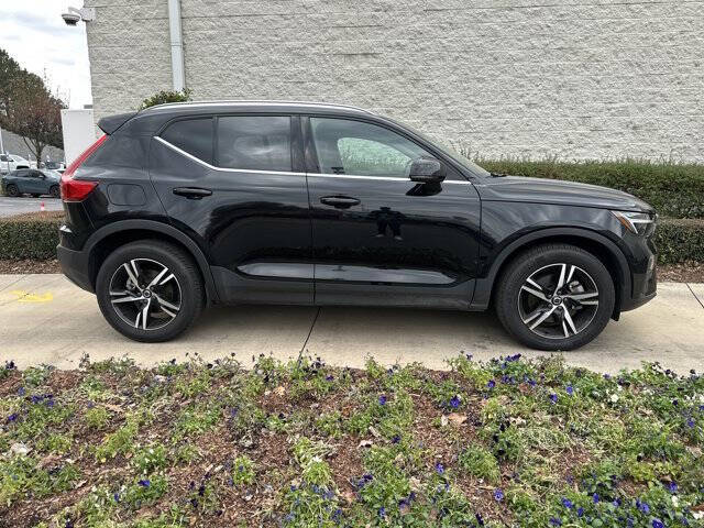 2025 Volvo XC40 B5 Core Bright Theme