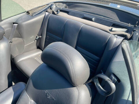 2004 Ford Mustang GT Deluxe