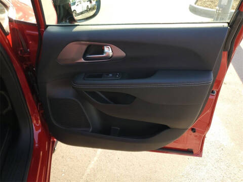 2025 Chrysler Voyager LX