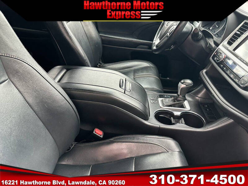 2017 Toyota Highlander SE