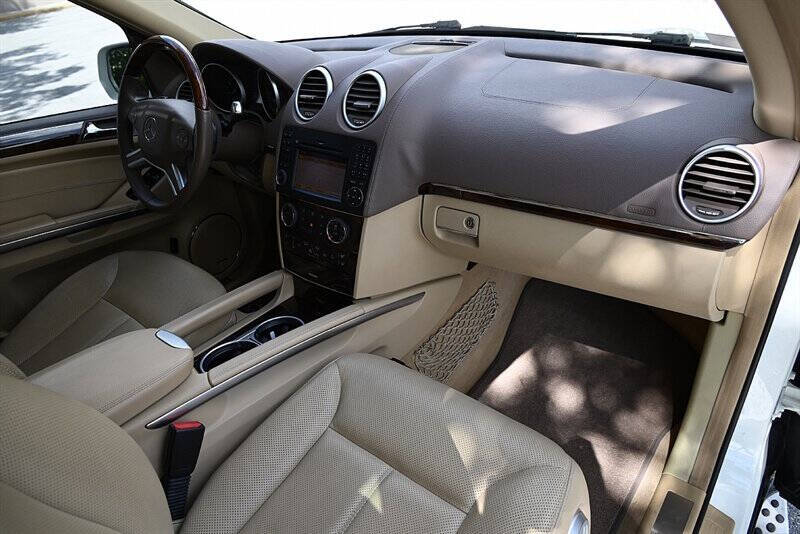 2009 Mercedes-Benz GL-Class 24