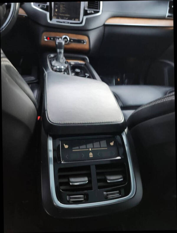 2020 Volvo XC90 T6 Inscription 6-Passenger