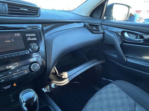 2017 Nissan Rogue Sport SV