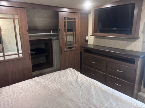 2017 Forest River Sandpiper 389RD