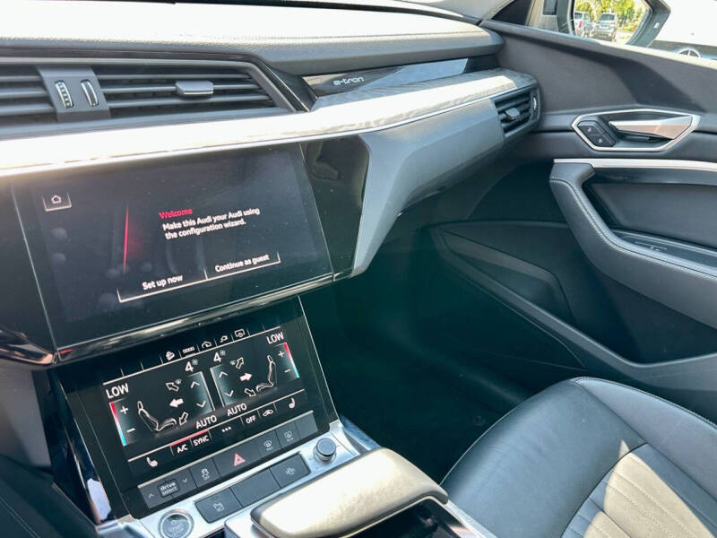 2021 Audi e-tron quattro Premium