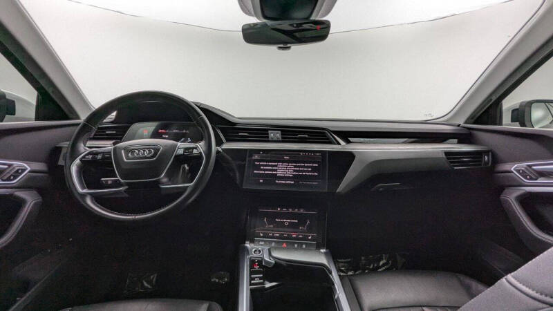 2021 Audi e-tron quattro Premium