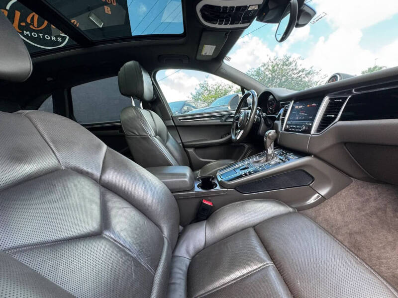 2017 Porsche Macan