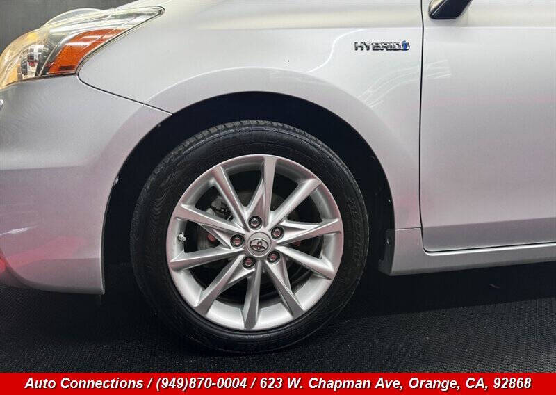 2014 Toyota Prius v Five