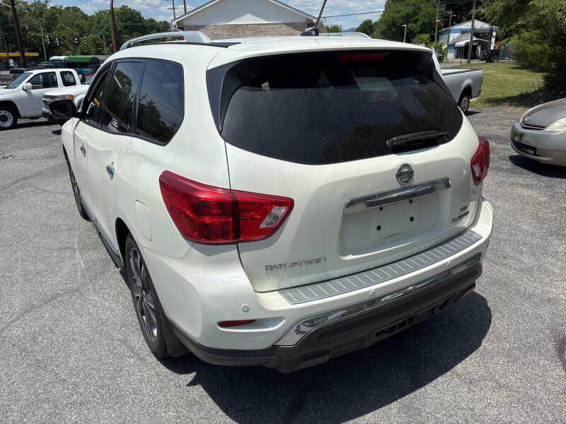 2017 Nissan Pathfinder Platinum
