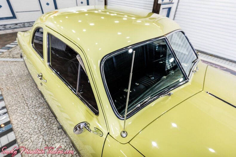 1950 Ford Custom Deluxe