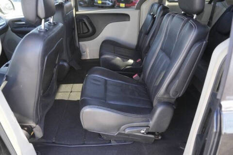 2012 Chrysler Town and Country Touring