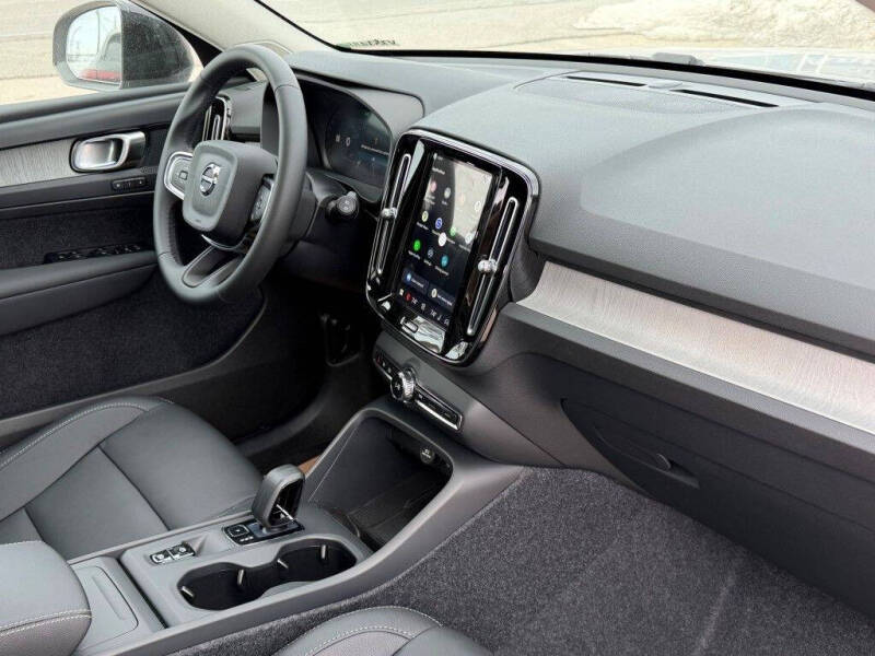 2026 Volvo XC40 B5 Core