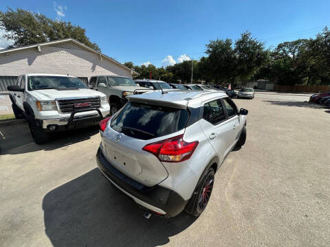 2020 Nissan Kicks SR