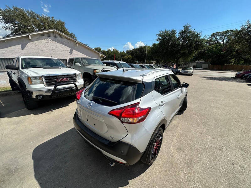 2020 Nissan Kicks SR