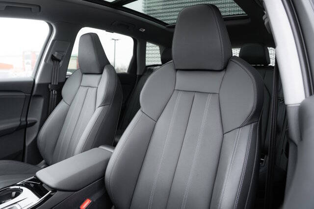 2025 Audi Q6 e-tron quattro Premium Plus