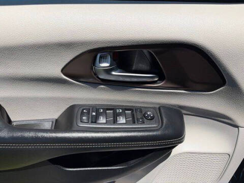 2022 Chrysler Voyager LX