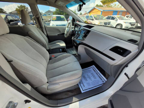 2014 Toyota Sienna LE 8-Passenger