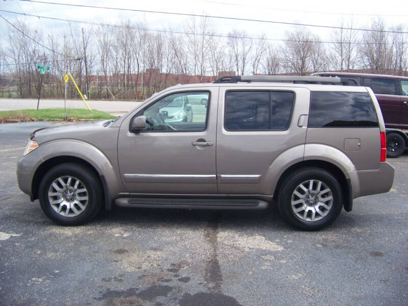 2009 Nissan Pathfinder for sale at C and L Auto Sales Inc. in Decatur IL