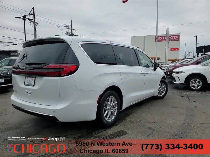 2025 Chrysler Pacifica Select