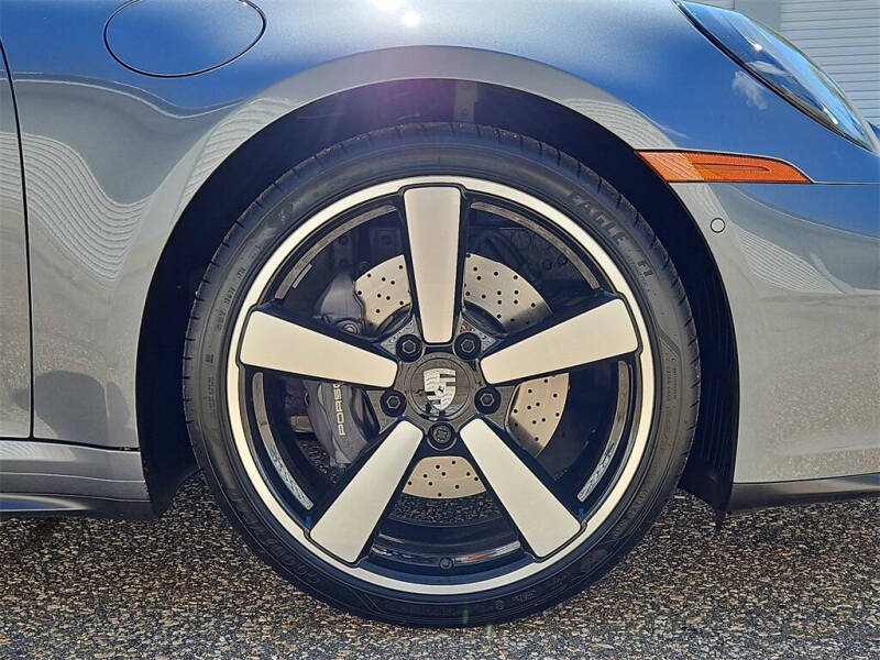 2025 Porsche 911 Carrera