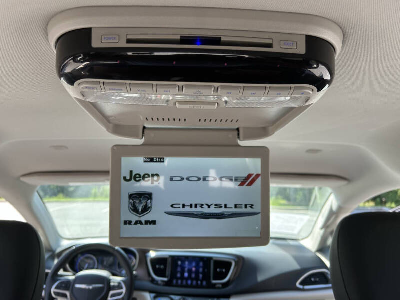 2017 Chrysler Pacifica Touring-L