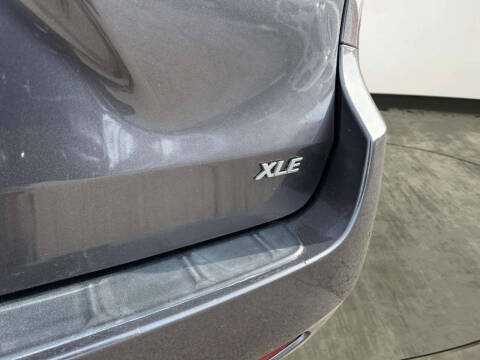 2018 Toyota Sienna XLE 7-Passenger Auto Access Seat