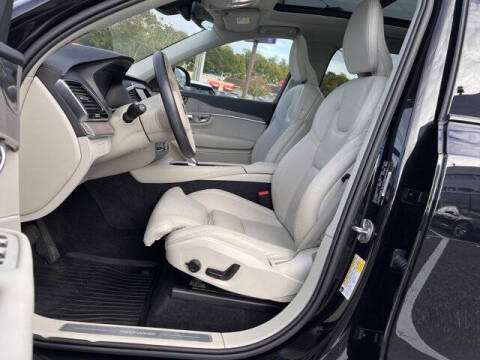 2023 Volvo XC90 Recharge T8 Ultimate Dark Theme