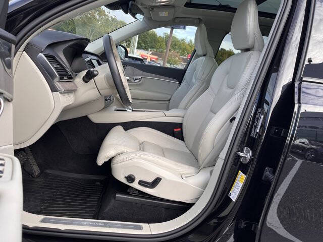 2023 Volvo XC90 Recharge T8 Ultimate Dark Theme