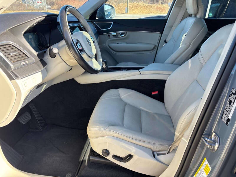 2020 Volvo XC90 T5 Momentum