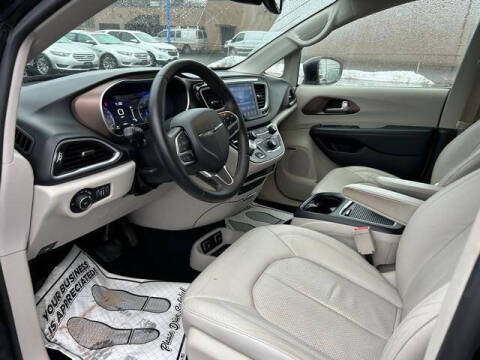 2017 Chrysler Pacifica Touring-L Plus