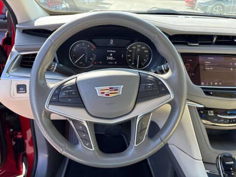 2022 Cadillac XT5 Premium Luxury