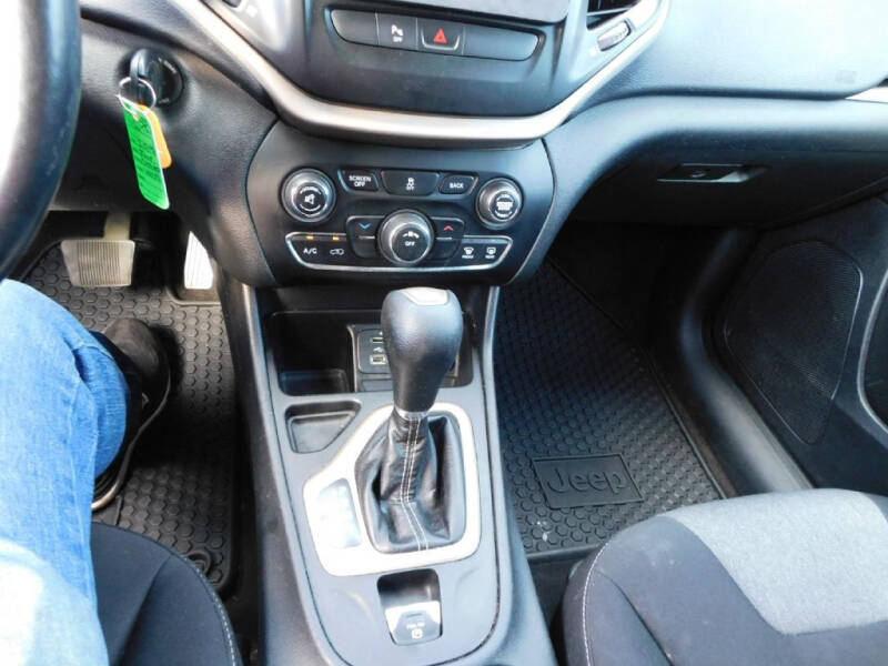 2017 Jeep Cherokee Sport