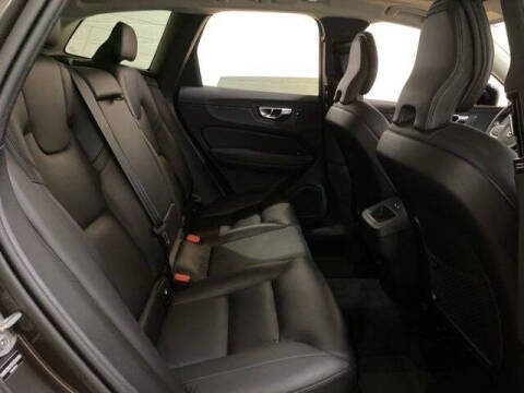 2025 Volvo XC60 B5 Core Dark Theme