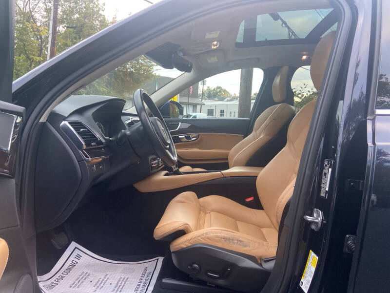 2016 Volvo XC90 T6 Momentum