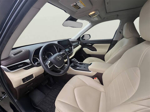 2022 Toyota Highlander Hybrid XLE