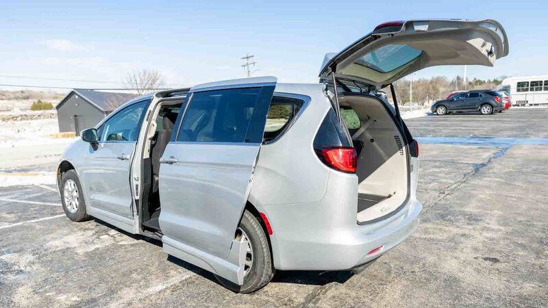 2023 Chrysler Voyager LX