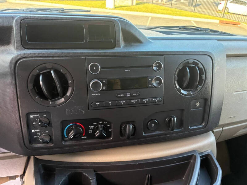 2013 Ford E-Series E-350 SD XLT