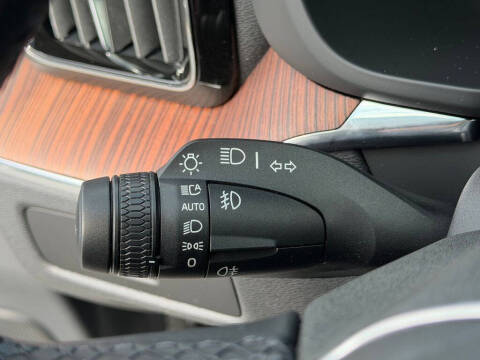 2023 Volvo XC60 B5 Plus Dark Theme