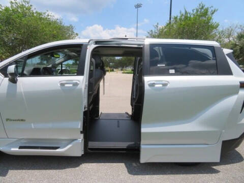2024 Toyota Sienna XLE 8-Passenger